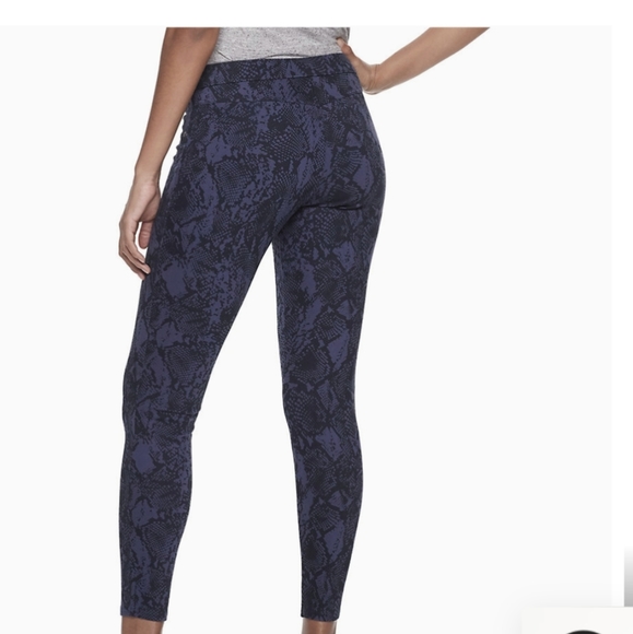 NWT-HUE Tonal Python Denim Leggings-M - Picture 2 of 3